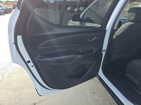 Used 2021 Chevrolet Traverse LS image 6