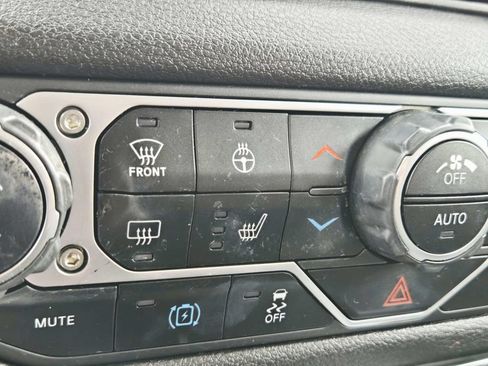 Certified 2024 Jeep Wrangler Unlimited w/ Convenience Group AWD/4WD image 31