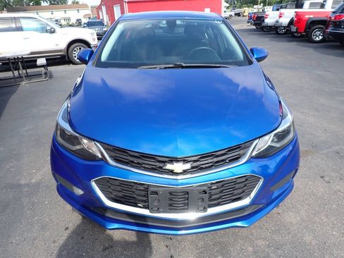 Used 2017 Chevrolet Cruze LT w/ Convenience Package FWD image 2