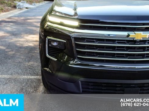 Used 2025 Chevrolet Traverse LT AWD/4WD image 12