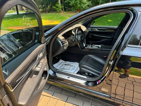 Used 2019 BMW 740i w/ M Sport Package RWD image 8