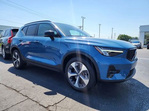 Certified 2023 Volvo XC40 B5 Plus w/ Protection Package Premier AWD/4WD image 1