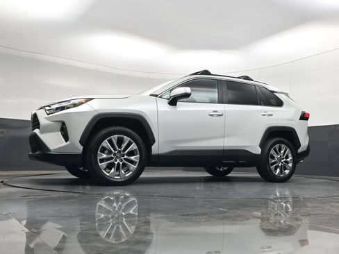Used 2025 Toyota RAV4 XLE Premium w/ Weather Package AWD/4WD image 43