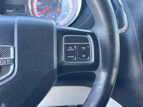 Used 2019 Dodge Grand Caravan SE w/ UConnect Hands-Free Group image 27