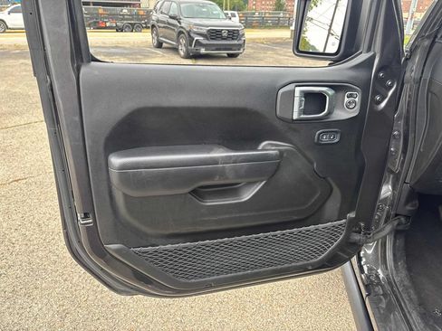 Used 2024 Jeep Wrangler Unlimited Rubicon AWD/4WD image 9