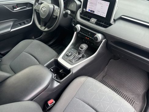 Used 2024 Toyota RAV4 XLE AWD/4WD image 16