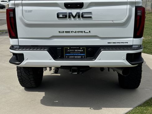 Used 2024 GMC Sierra 3500 Denali Ultimate AWD/4WD image 13