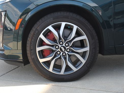 Used 2024 Cadillac XT6 Sport w/ Technology Package AWD/4WD image 36