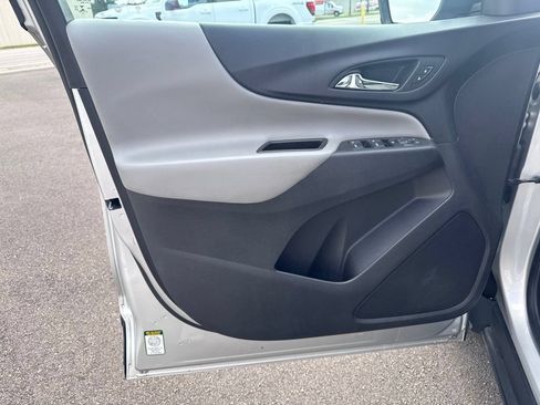 Used 2020 Chevrolet Equinox LS w/ LPO, Floor Liner Package FWD image 9