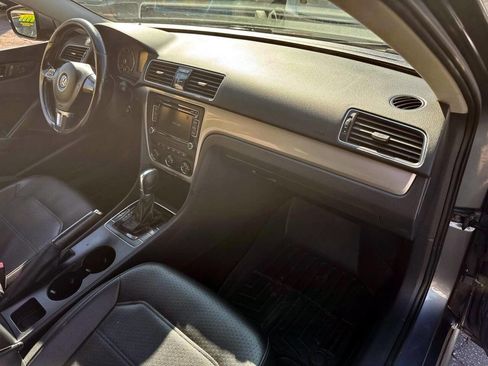 Used 2015 Volkswagen Passat 1.8T Limited Edition image 8