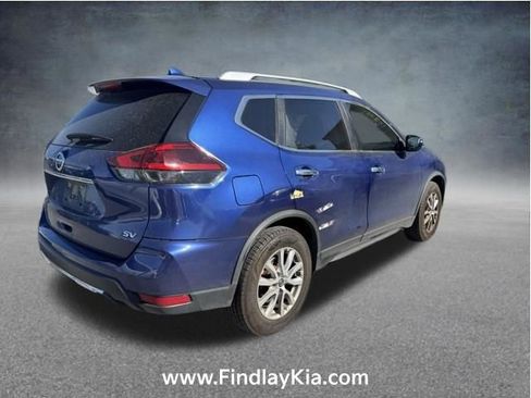 Used 2018 Nissan Rogue SV image 4