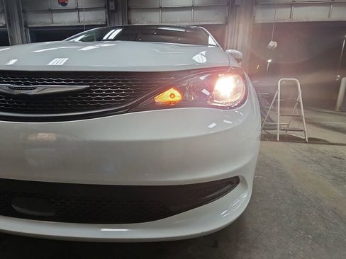 Used 2023 Chrysler Voyager LX image 32