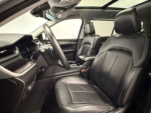 Used 2021 Jeep Grand Cherokee L Limited w/ Luxury Tech Group II image 16