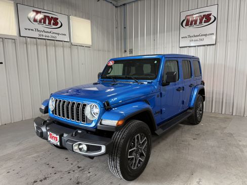 Used 2026 Jeep Wrangler Unlimited Sahara AWD/4WD image 14