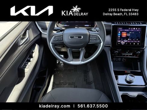 Used 2025 Jeep Grand Cherokee Laredo X w/ Luxury Tech Group I RWD image 12