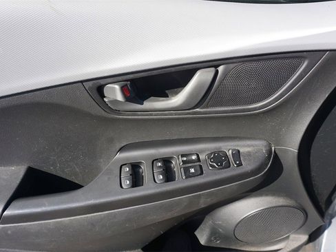 Used 2018 Hyundai Kona SEL image 3
