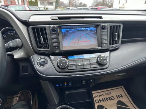 Used 2018 Toyota RAV4 Limited image 16