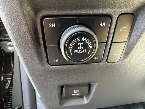 Used 2025 Ford Expedition Tremor image 15