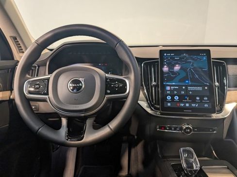 Used 2025 Volvo XC90 T8 Plus image 16
