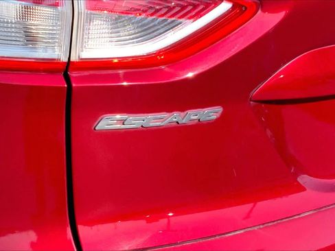 Used 2015 Ford Escape SE FWD image 10