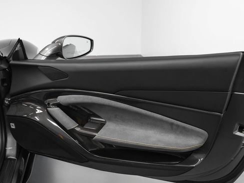 Certified 2022 Ferrari F8 Tributo RWD image 35