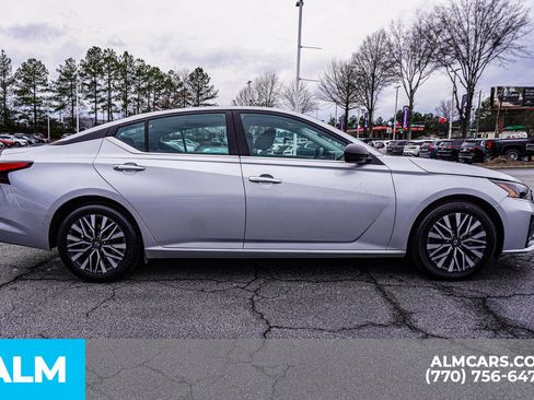 Used 2024 Nissan Altima 2.5 SV image 11