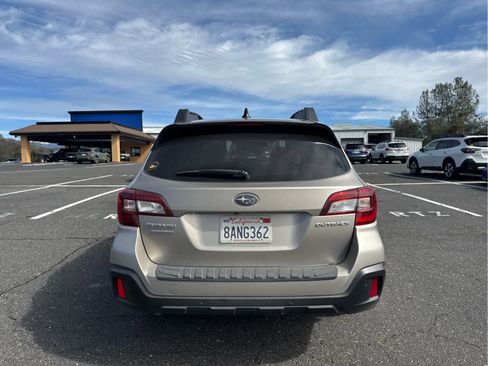 Used 2018 Subaru Outback 2.5i Limited image 6