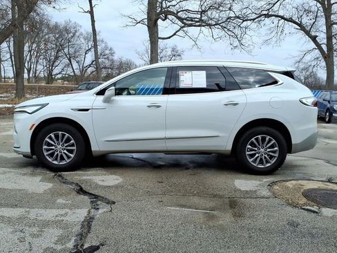 Used 2023 Buick Enclave Essence AWD/4WD image 16