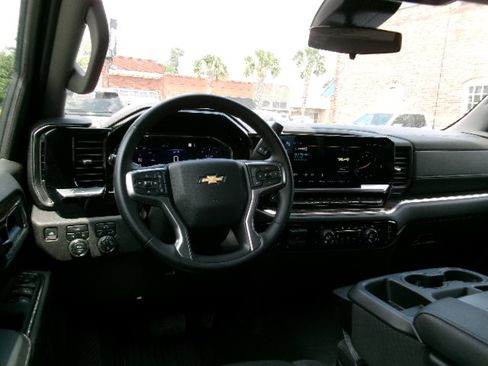 Used 2025 Chevrolet Silverado 1500 LT image 19