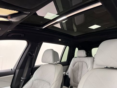 Used 2023 BMW X7 xDrive40i w/ M Sport Package AWD/4WD image 15