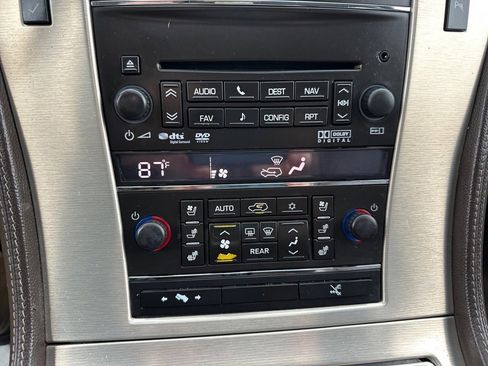 Used 2014 Cadillac Escalade Platinum image 27