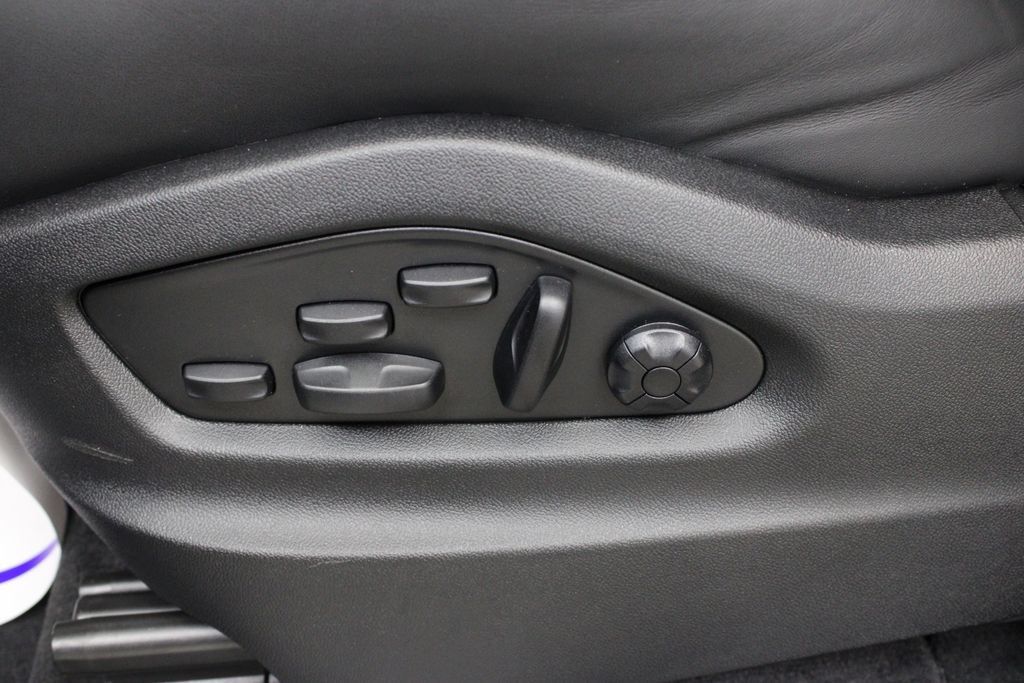 Used 2025 Porsche Cayenne S AWD/4WD image 27