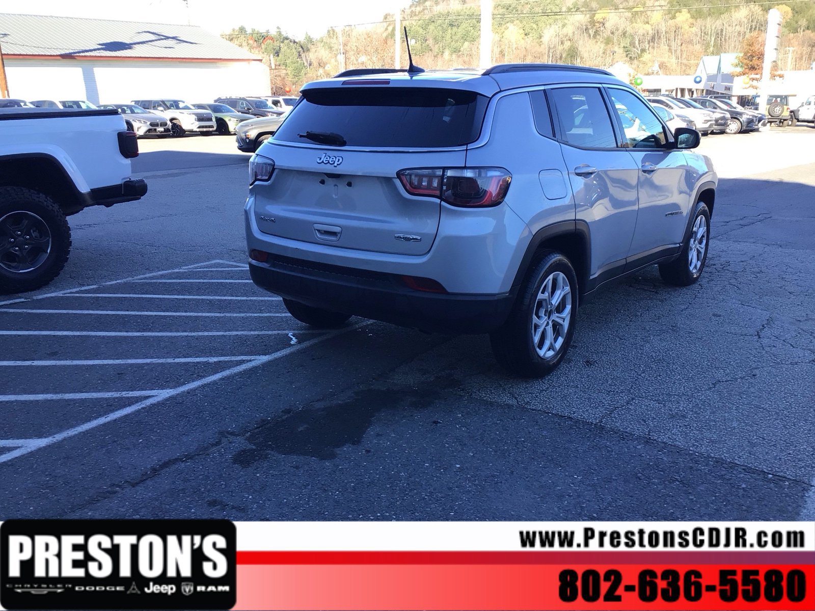 Used 2024 Jeep Compass Latitude AWD/4WD image 5