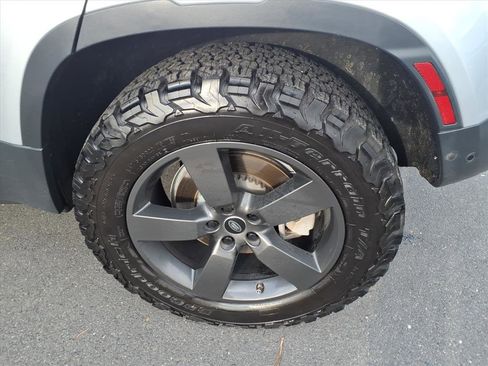 Used 2020 Land Rover Defender 110 First Edition image 19