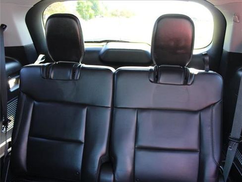 Used 2021 Ford Explorer XLT image 39