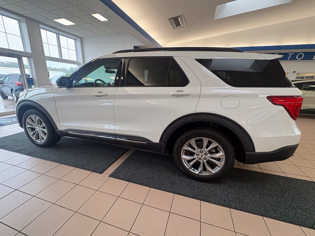 Used 2024 Ford Explorer XLT w/ Equipment Group 202A AWD/4WD image 2