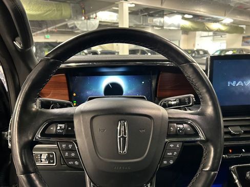 Used 2023 Lincoln Navigator Reserve AWD/4WD image 11