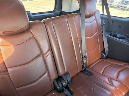 Used 2019 Cadillac Escalade ESV Luxury image 25