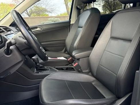 Used 2019 Volkswagen Tiguan SE w/ Panoramic Sunroof Package FWD image 8