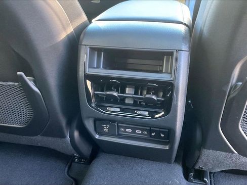 New 2026 Jeep Grand Cherokee Limited w/ Limited Altitude Package AWD/4WD image 17