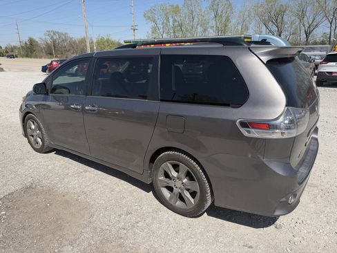 Used 2014 Toyota Sienna SE FWD image 5