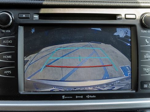 Used 2018 Toyota Highlander XLE FWD image 23