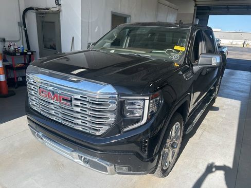 Used 2022 GMC Sierra 1500 Denali w/ Technology Package AWD/4WD image 2