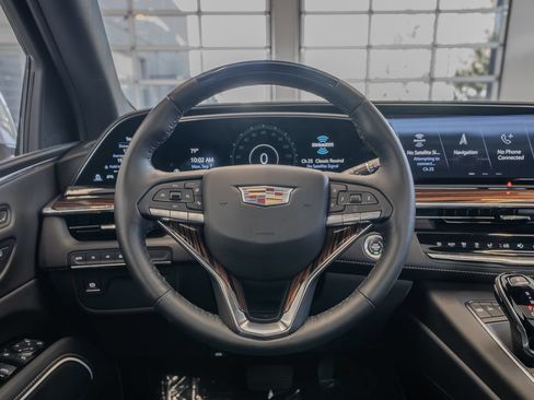 Used 2024 Cadillac Escalade Premium Luxury AWD/4WD image 9