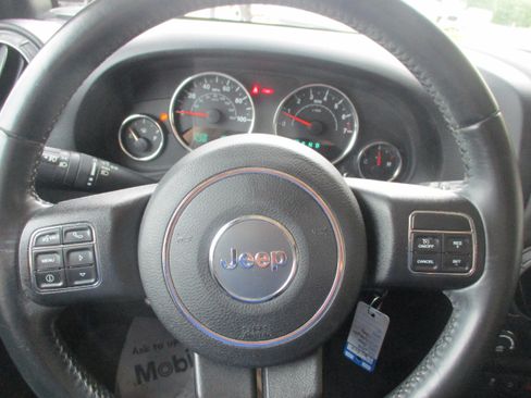 Used 2018 Jeep Wrangler Unlimited Sport S AWD/4WD image 17