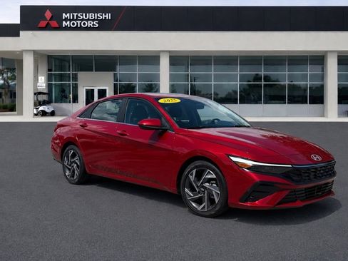 Used 2025 Hyundai Elantra SEL FWD image 13