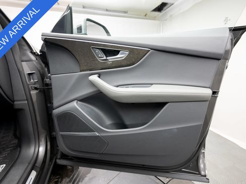 Used 2023 Audi Q8 Premium Plus w/ Premium Plus Package AWD/4WD image 31