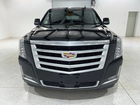 Used 2018 Cadillac Escalade Premium Luxury AWD/4WD image 8
