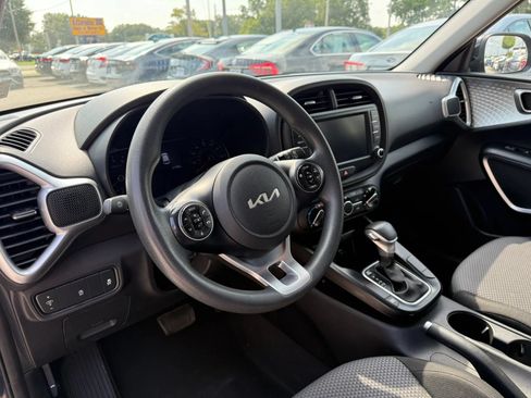 Used 2022 Kia Soul LX FWD image 12