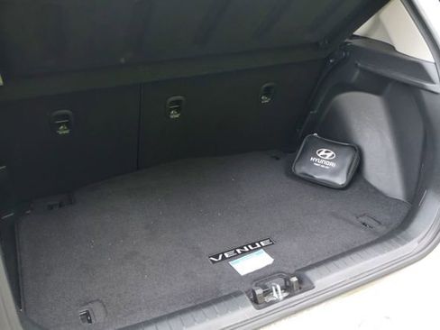 Used 2024 Hyundai Venue SEL FWD image 14